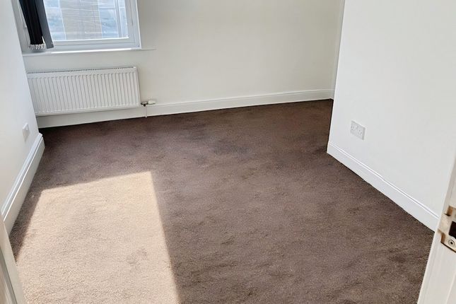 87, Cottingley Road, Bradford photo 4