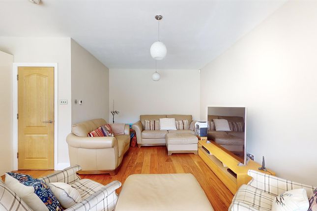 647, Great West Road, Isleworth photo 3