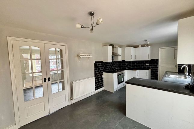 33 Springbank Close, Barnsley photo 3