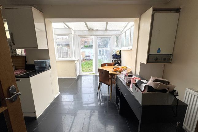 84, Chesterfield Road, London photo 4