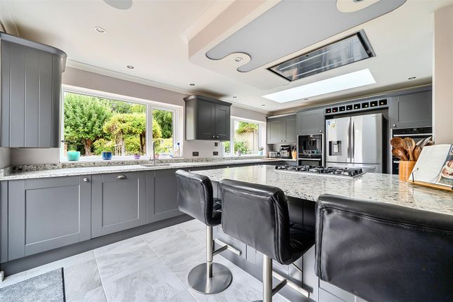 39, Pinewood Avenue, Crowthorne photo 3