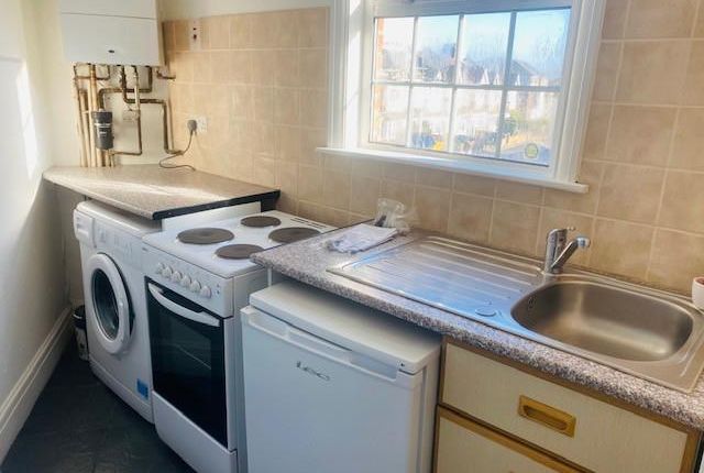 207 B, High Road, Harrow photo 2