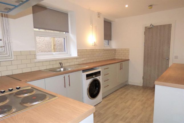 Shared accommodation to rent in Port Tennant Road, Port Tennant, Swansea SA1, Swansea,