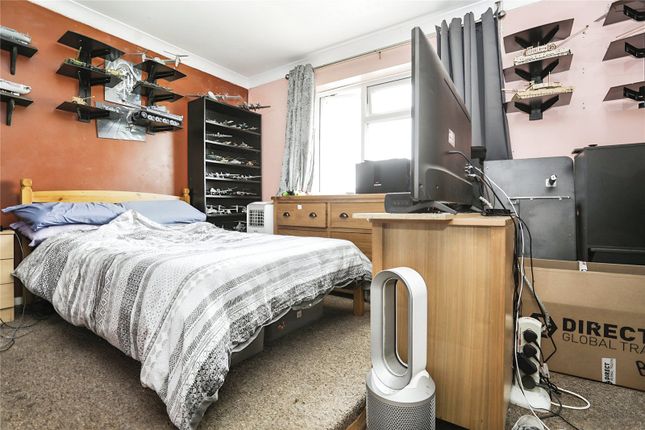 Flat for sale in Gainsborough Road, Stowmarket, Suffolk