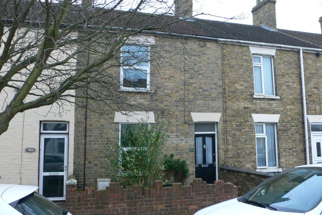 Thumbnail Terraced house to rent in Queens Walk, Woodston, Peterborough