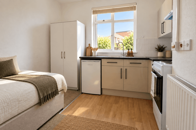 48 Bridge Lane, Golders Green photo 4