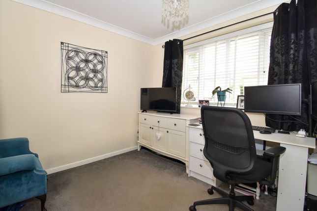 26 Cox's Gardens, Bishop's Stortford photo 4