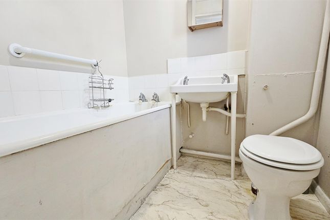 9 Brunel House, Keith Road, Hayes photo 4