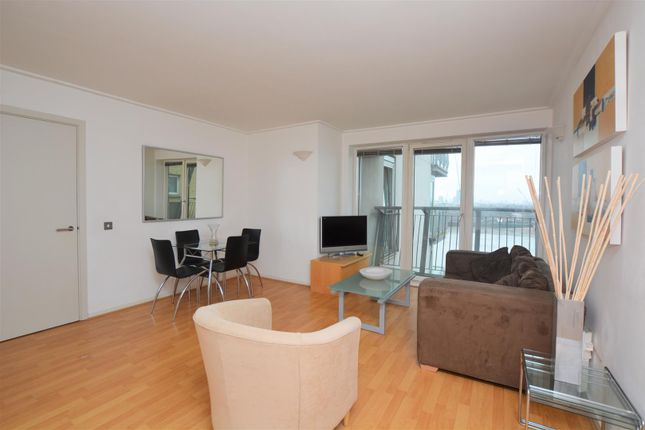 58, Seacon Tower, London photo 3