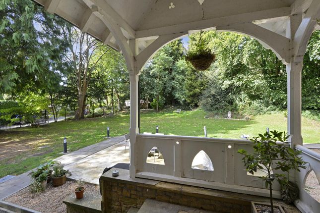 Flat 2 Branksome, Filmer Grove, Godalming photo 4