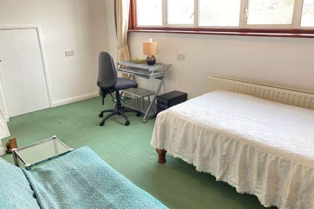 Very Near Brunswick Road Area, Ealing photo 2