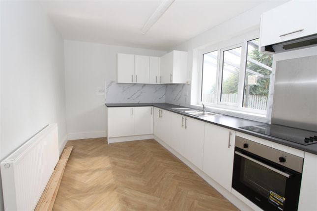 10, Abbotside Close, Bradford photo 2