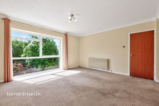 Flat 11, Norfolk Court, 16, The Avenue, SURBITON photo 2