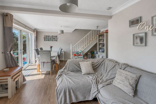 25, Holly Way, Colchester photo 4