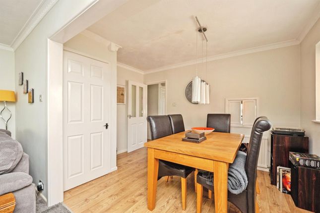 61, Springfield Road, WEYMOUTH photo 4