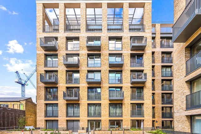 Flat 12 Sovereign Court,, 5 Jubilee Walk, London photo 4