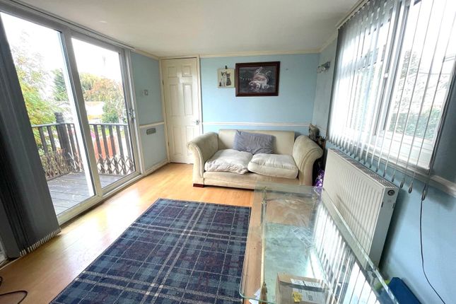67, Crouch Park, Hullbridge photo 3