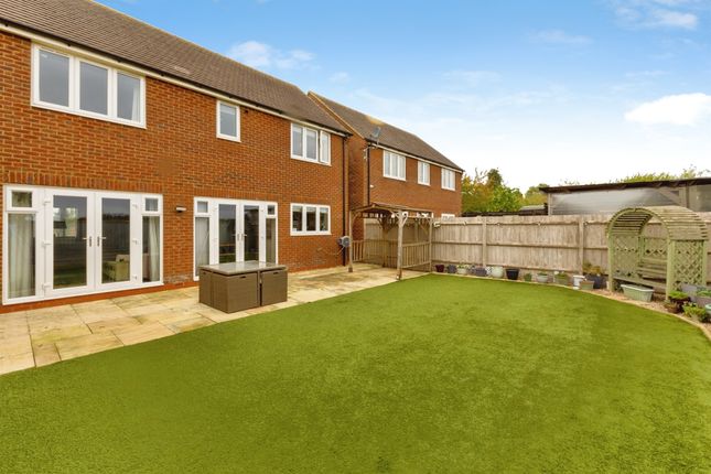 Pagnell Close, Northampton photo 3