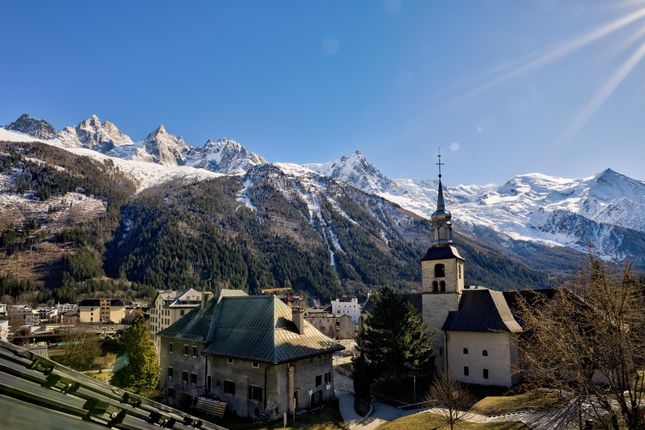Thumbnail Apartment for sale in Chamonix-Mont-Blanc, Haute-Savoie, Rhône-Alpes, France