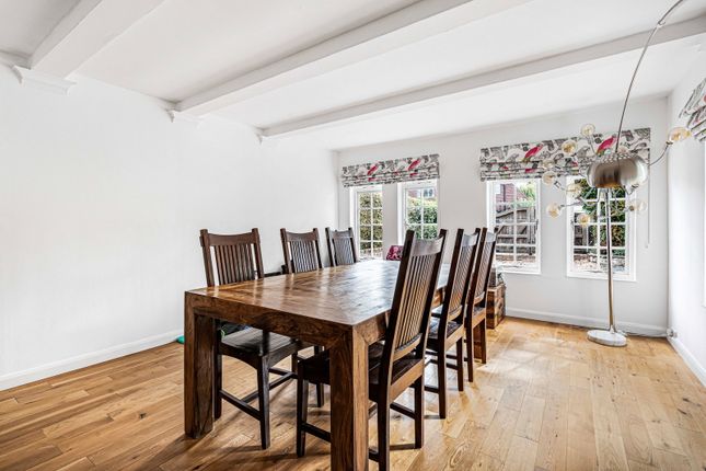 11, Wimblehurst Road, Horsham photo 4