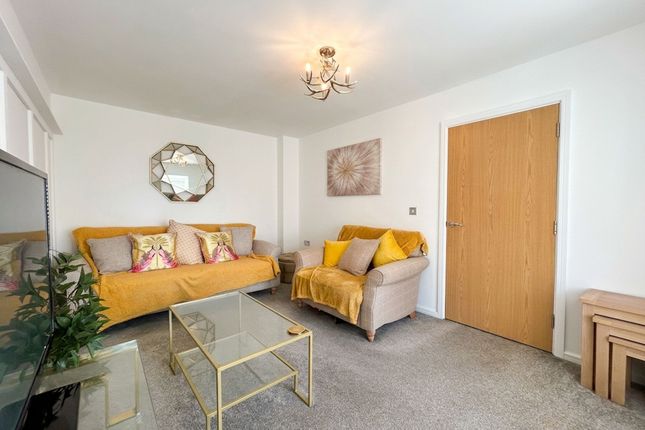 52 Thorne Crescent, Manchester photo 4
