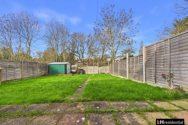 39 Beech Drive, Borehamwood photo 2