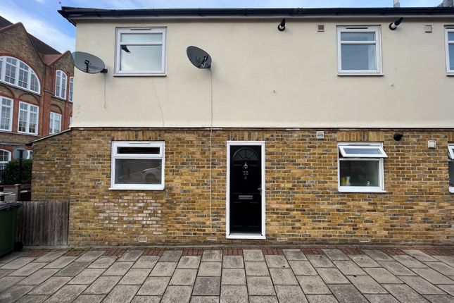 Thumbnail Flat to rent in Bloomfield Road, London