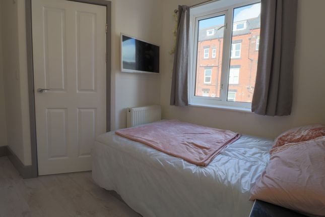 47, Manor Avenue, Leeds photo 5