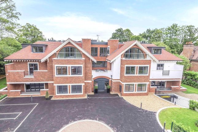 Thumbnail Flat to rent in Penn Road, Beaconsfield, Buckinghamshire