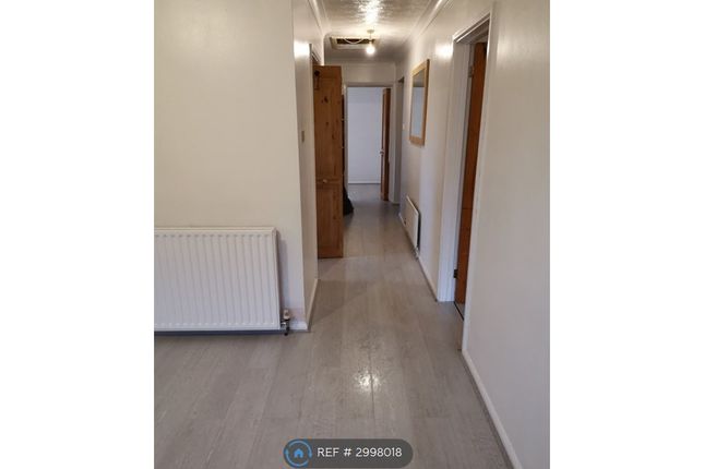 Flat, Bookerhill Road, High Wycombe photo 5