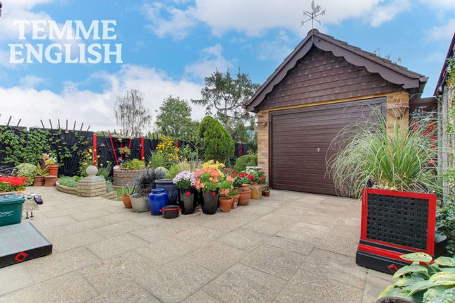 31 Grange Road, Wickford photo 4