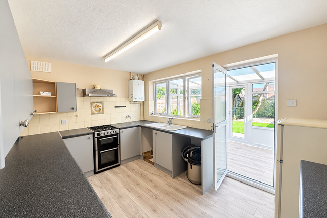 35 Butcher Close, Staplehurst photo 3