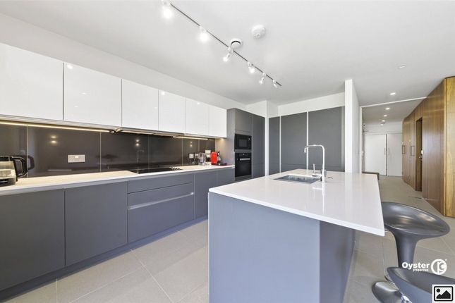 Flat 4, Infinity Court 2A Helenslea Avenue, London photo 4