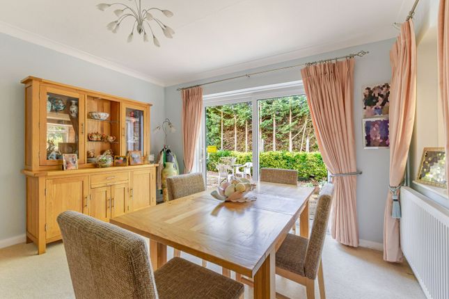 4, South Cottage Drive, Rickmansworth photo 4