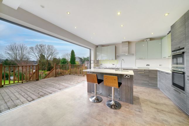 16 Manor Wood Road, Purley photo 2