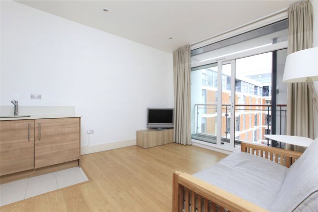 Flat to rent in Cornell Square, Wandsworth Road, London