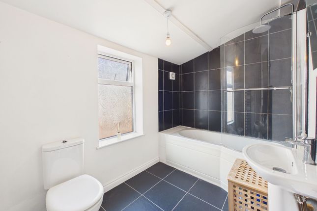 19 Helmsdale Avenue, Gateshead photo 4