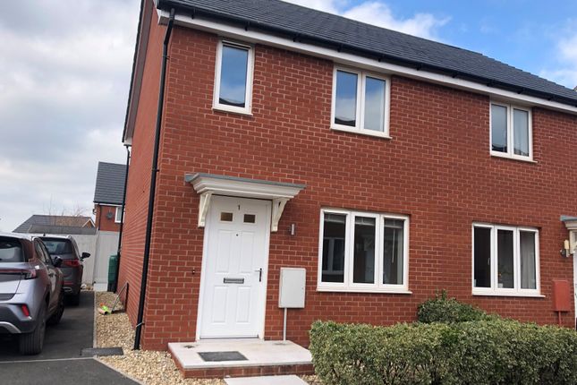 2-bed house on 1, Exeter, £1,250/mo