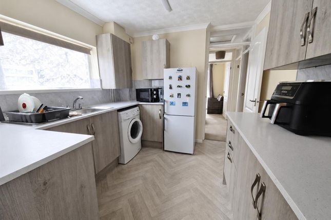 6, Ellison Close, Wellingborough photo 4