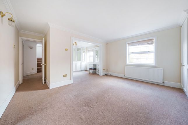 Terraced house to rent in London Road, Sunninghill, Ascot