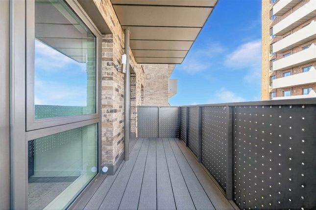 102, Starling Heights, IG3 8FS photo 5