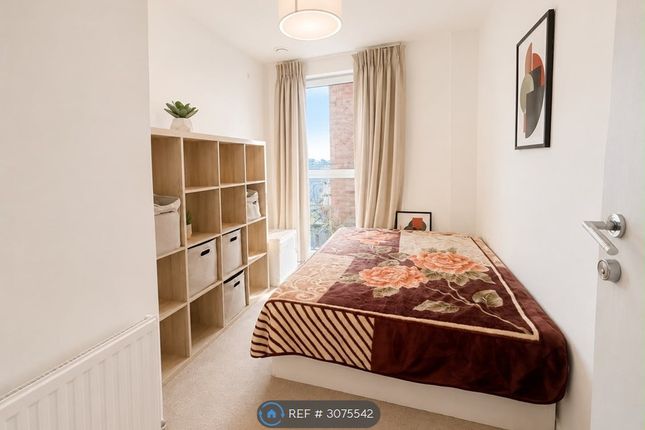 St Pier Court, Green St, London photo 4