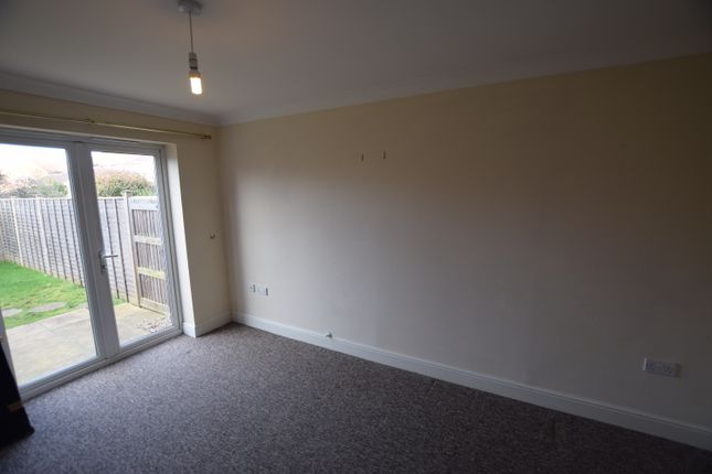 32, Severn Drive, Somerset photo 3