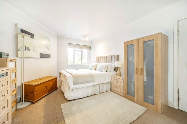 29 Stamford Court, Goldhawk Road, London photo 4