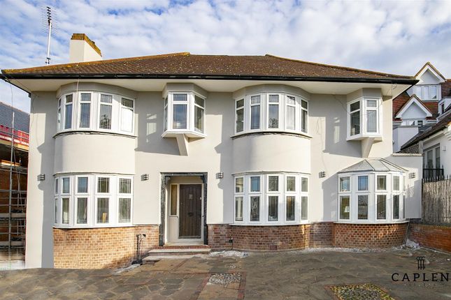 Thumbnail Detached house to rent in Eleven Acre Rise, Loughton