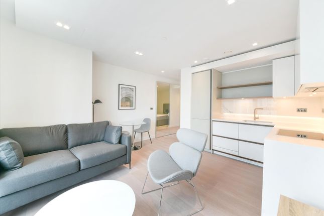 Flat to rent in Westmark Tower, Newcastle Place, London