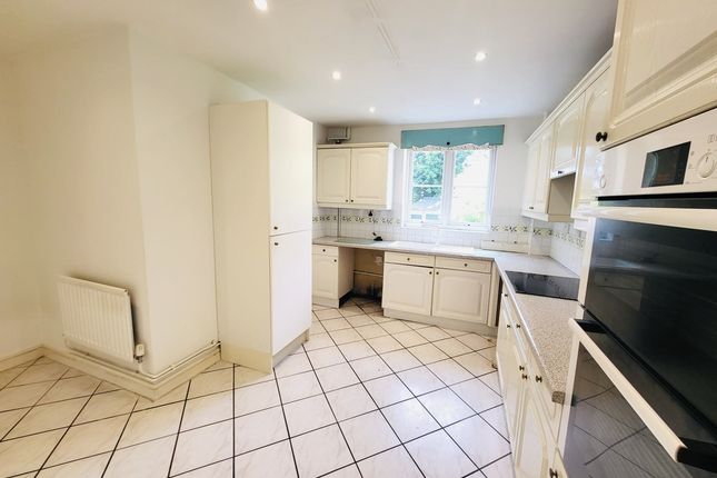 6, Wilton Court, 278 Hale Lane, Edgware photo 4