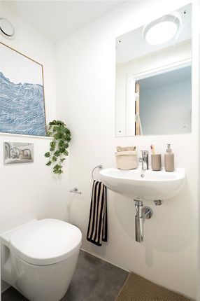 Classic 4 Bed Ensuite - The Propeller Quarter, Patchway photo 4