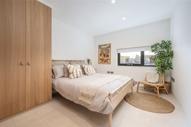 Thumbnail Flat to rent in Oval Road, Primrose Hill