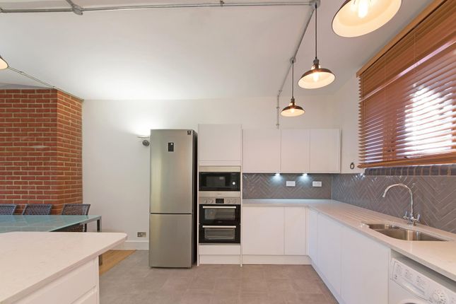 Flat to rent in South Stables, Hoxton, London